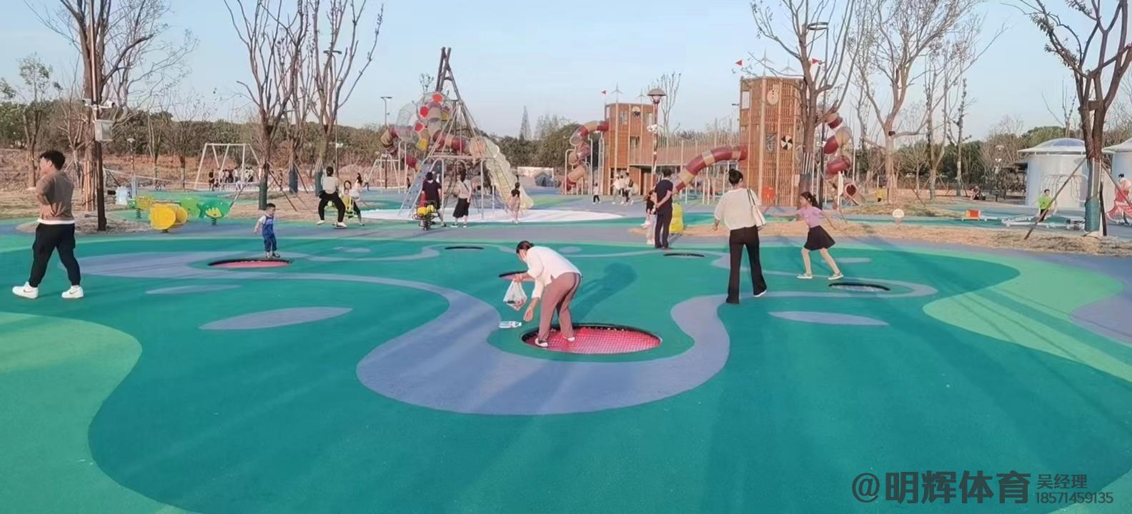 洛扎公园跑道是用什么材料做成的